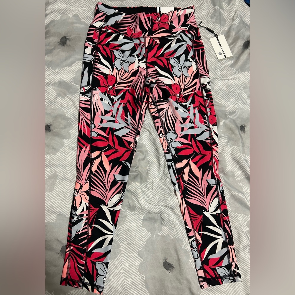 🔥NWT- DKNY 7/8 leggings-pink,red black,&light grey leaf pattern-size med